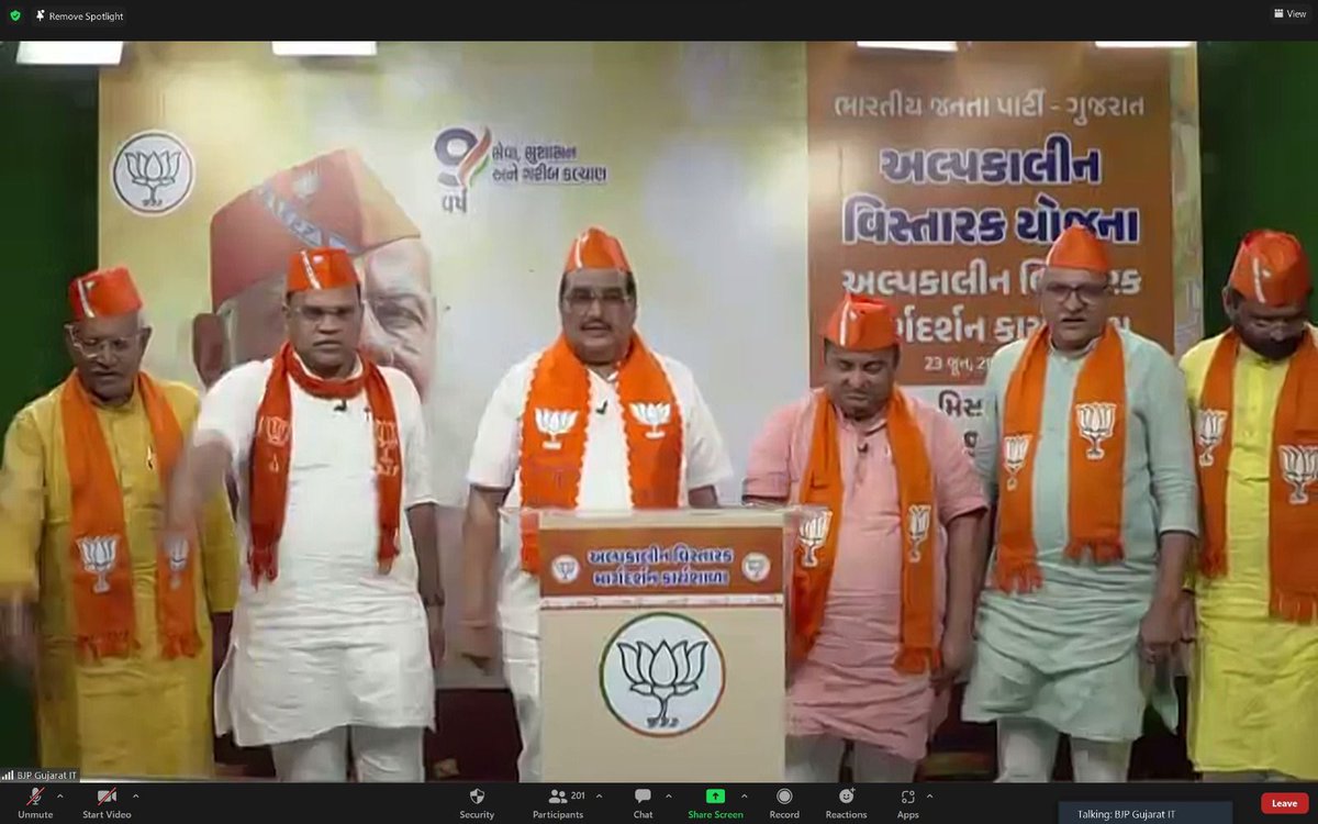 pradipsinhbjp's tweet photo. ભારતીય જનતા પાર્ટી ગુજરાત પ્રદેશ અધ્યક્ષ શ્રી @CRPaatil જીની વર્ચ્યુઅલ અધ્યક્ષતામાં ગાંધીનગર પ્રદેશ કાર્યાલય "શ્રી કમલમ્" ખાતેથી 182 વિધાનસભામાં અલ્પકાલીન વિસ્તારક માર્ગદર્શન કાર્યશાળા યોજાઈ, જેમાં 1 લાખ કરતાં પણ વધુ કાર્યકર્તાઓએ ભાગ લઈ માર્ગદર્શન મેળવ્યું.

આ પ્રસંગે પ્રદેશ સંગઠન મહામંત્રીશ્રી @ratnakar273 જી, પ્રદેશ મહામંત્રી શ્રી @rajnipatel_mla જી, શ્રી @VinodChavdaBJP જી, પૂર્વ મહામંત્રી શ્રી @kcpatelbjpguj જી પણ ઉપસ્થિત રહ્યા હતા.