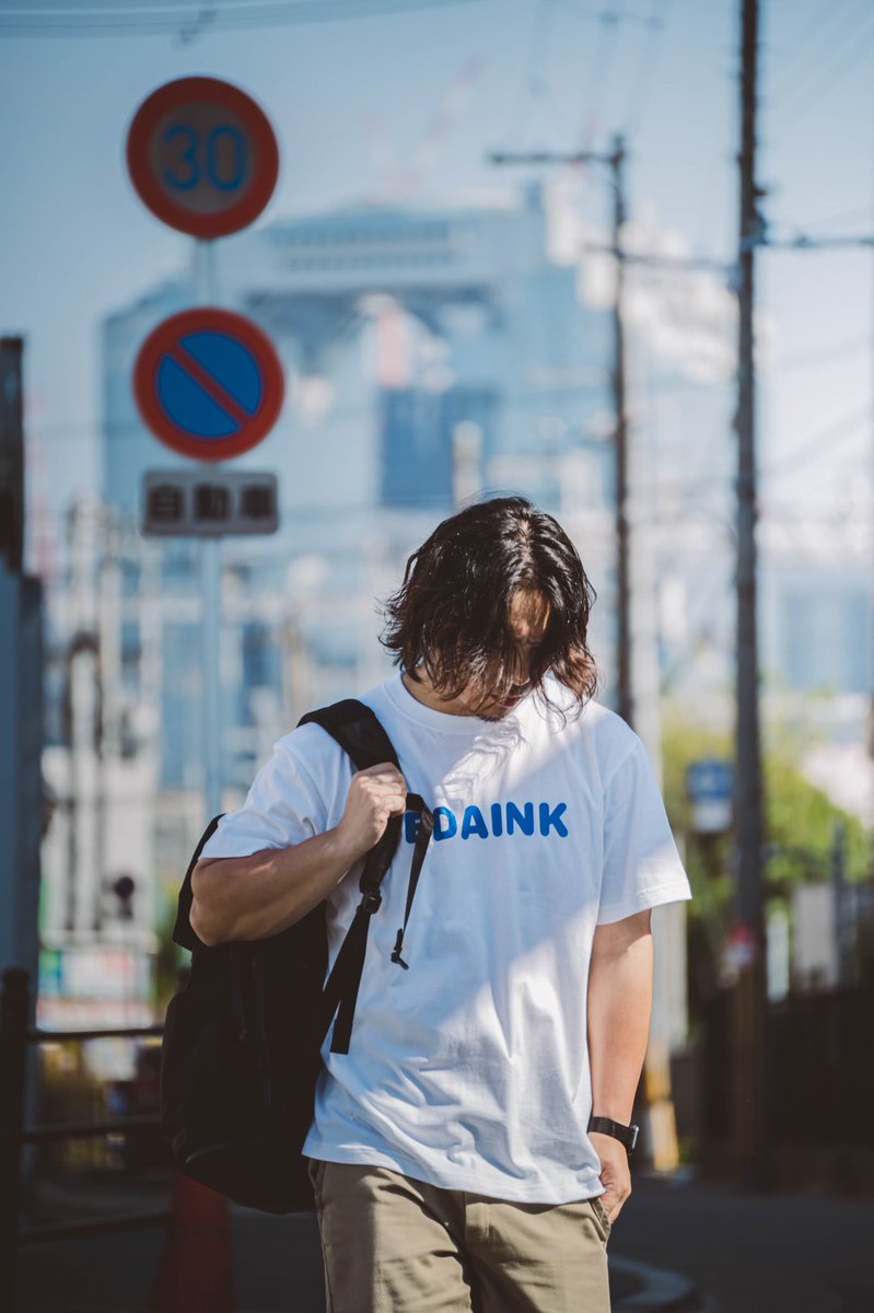 vedainkjp's tweet photo. #Tシャツはシンプルがいい
シンプルイズベストな白Tに青ロゴ。

もし差をつけるならフォント選び。
奥の深い世界、是非あなたのセンスで選んでみて。

モデルは京都メロディックハードコア
LABRETドラム @neo_naoki_dr

▼ご注文はこちら
https://t.co/csq2ky47UP

#VEDAINK
#シルクスクリーンプリント https://t.co/7Ho0pWbdxW