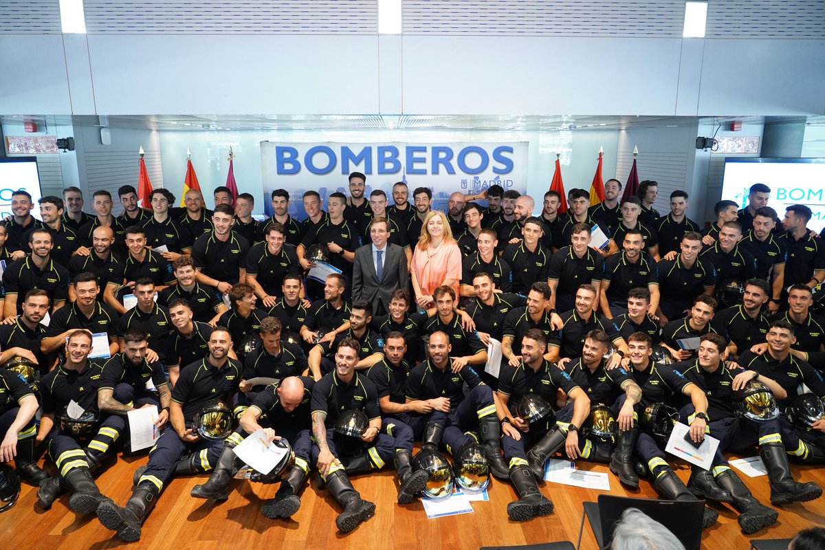 InmaSanzO's tweet photo. 🔵Hemos dado la bienvenida a los 85 nuevos bomberos especialistas de @BomberosMad.Han acabado su periodo de formación y ya se incorporan a los 13 Parques de Madrid

Enhorabuena! Los madrileños tenemos suerte de poder contar con vosotros y vuestro trabajo👏🏼
https://t.co/68AUHToobx https://t.co/LA7u6WCXNW