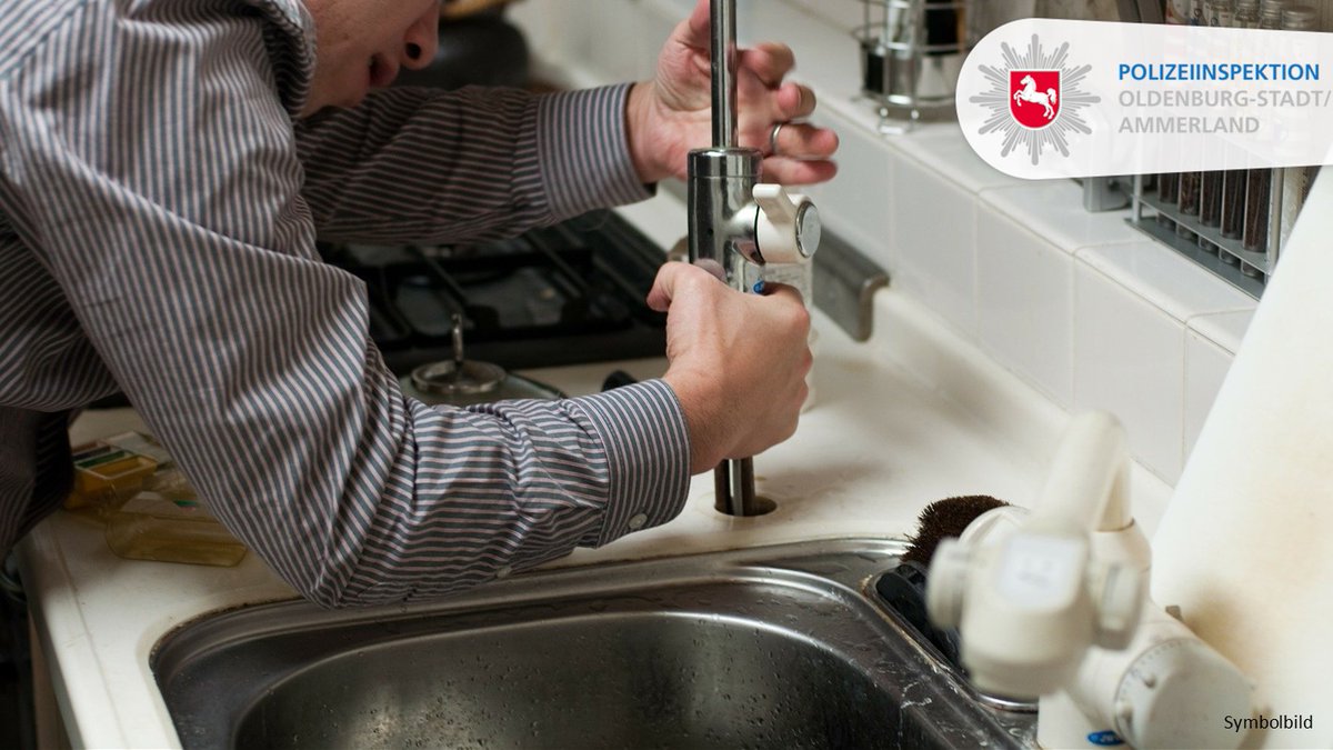 Polizei_OL's tweet photo. #Zeugen 👀in #Edewecht für falsche Wasserwerker gesucht. Am Do. 22.06. überlisteten zwei unbekannte Personen eine ältere Dame und erlangten Diebesgut.
Hier die Pressemitteilung mit Zeugenaufruf:
https://t.co/WIKpyGbuWI
*rp https://t.co/JEXbFGzjSN