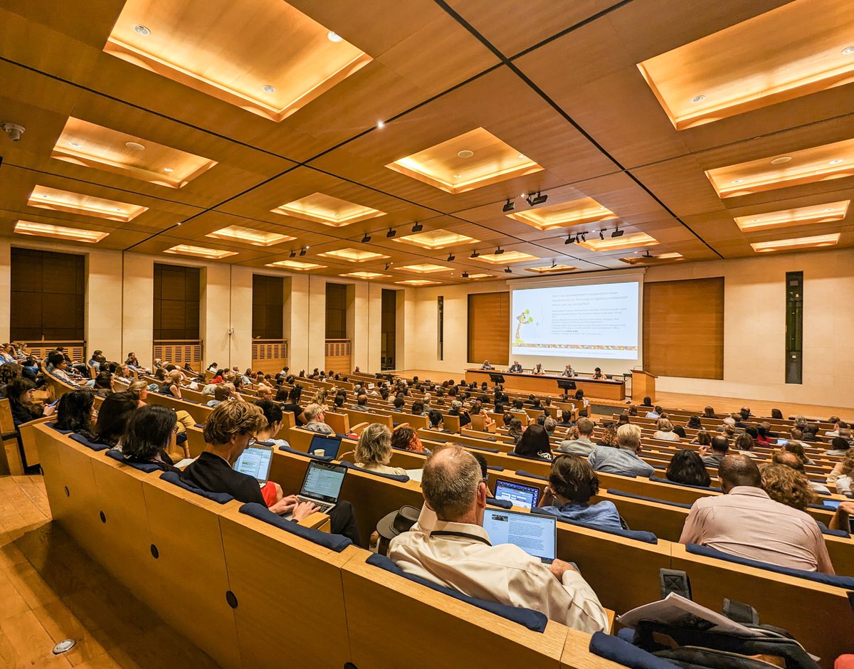 JPAL_Europe's tweet photo. Dean Karlan (@deankarlan), Arianna Legovini (@alegovini), Thomas Melonio (@MelonioThomas) and Charlotte Watts (@CharlotteHWatts) discuss with Esther Duflo about how has development cooperation been transformed by the surge in rigorous evidence and what we can do better

#JPALat20 https://t.co/xwavhbcEye
