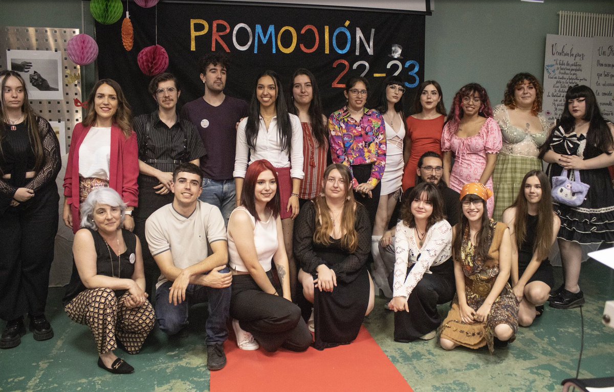 EAGuadalajara's tweet photo. Graduación de nuestros alumnos y alumnas de Ciclos!!! APGI, Gráfica Impresa, Proyectos de Decoración, Ilustración.
#eaelenadelacruzmartín #ciclosformativos #apgi #ciclofotografia #cicloilustracion #ciclografica #cicloestilismo #jccmeducacion https://t.co/38K9atHIKt