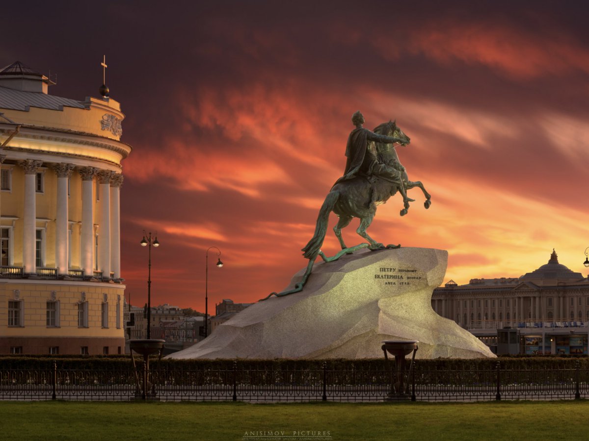 Медный всадник на фоне заката.

Фото Дмитрий Анисимов.