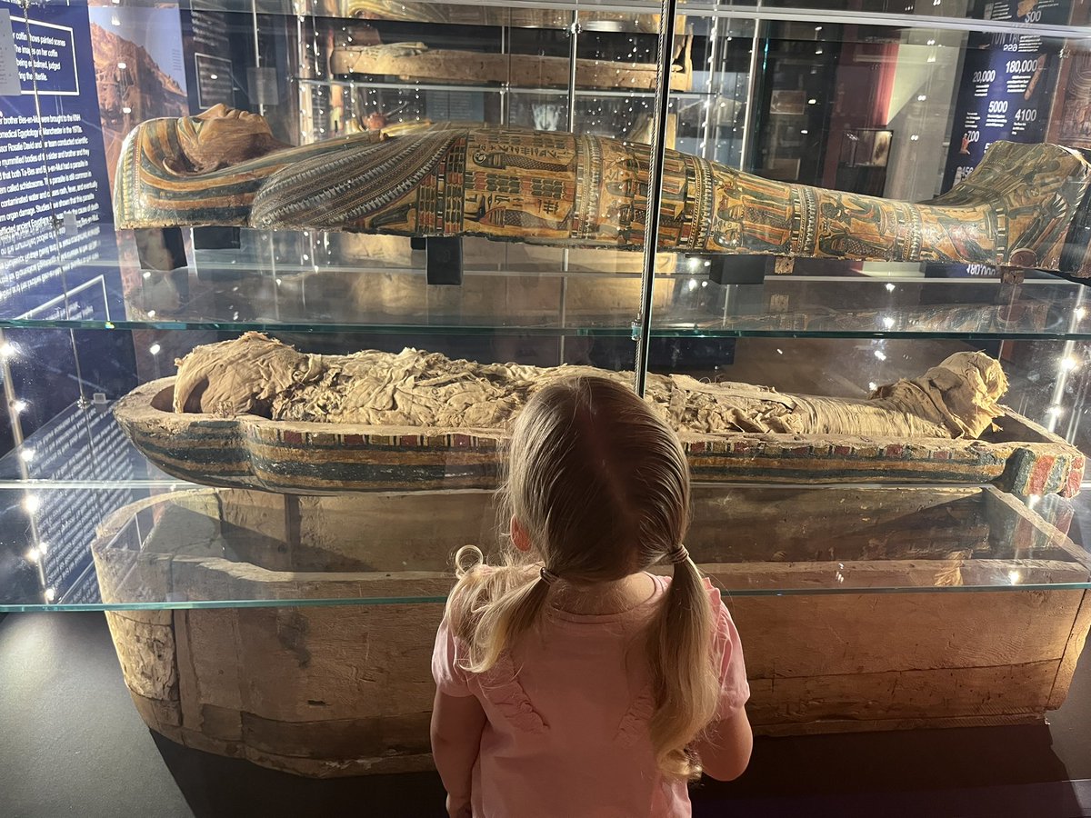 “When I grow up, I want to be a Mummy and a teacher just like you” 🤣💗 @leicestermuseum #NewWalk #Historyteacher