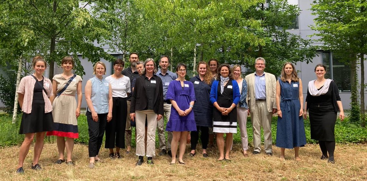 Beim AG-Treffen in <a href="/unipotsdam/">Universität Potsdam</a> am 19.6. gab es einen inspirierenden Input zum Reflexionsrahmen "Forschen in gesellschaftlicher Verantwortung" und  Einblicke in Projekte der Hochschulen!
<a href="/Filmuni/">Filmuniversität</a> <a href="/hneeberswalde/">Hochschule für nachhaltige Entwicklung Eberswalde</a> <a href="/TH_Wildau/">TH Wildau</a> <a href="/viadrina/">Europa-Universität Viadrina</a> @FHPotsdam  <a href="/TH_Brandenburg/">TH Brandenburg</a> <a href="/BTU_CS/">BTU Cottbus-Senftenberg</a> <a href="/zalf_leibniz/">ZALF</a>