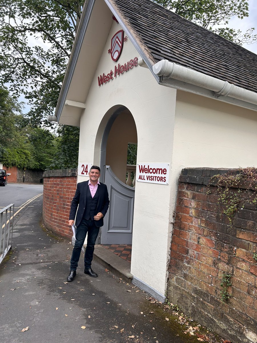 HodgsonHoward's tweet photo. It was a real privilege to be the guest speaker and hand out the prizes at my old school in Birmingham yesterday. Being @westhouseschool were the happiest schooling days of my life and the school remains a fantastic place to be. ❤️ https://t.co/oe0ENdjfi4