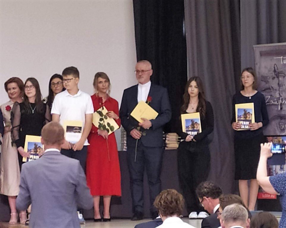 SPLublinSAC's tweet photo. #Gala wręczenia nagród za #konkursy artystyczne w roku szkolnym 2022/2023.

#sukces #radość #praca #owoce #efekty #nauczyciel #uczeń #LublinSPPallotti #sztuka #kultura #duch https://t.co/rOmbjIATHS