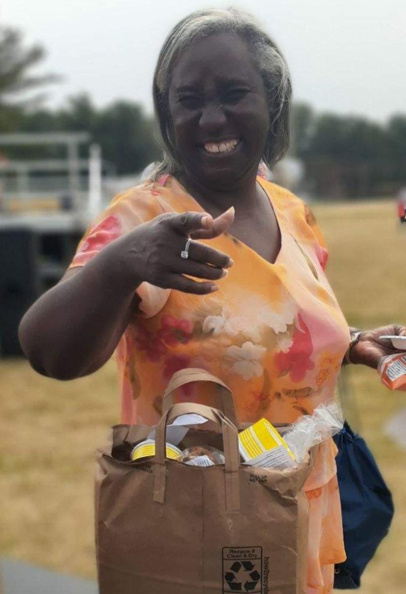 earniesplate's tweet photo. Free groceries for the community!! Priceless!! https://t.co/0ntNWSa8UT