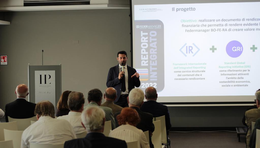 Assemblea <a href="/FedermanagerBo/">Federmanager Bologna - Ferrara - Ravenna</a>,  20 giugno: presentato il primo #Reportintegrato di #sostenibilità curato da <a href="/CironeSara/">Sara Cirone Group Srl Società Benefit</a>, realizzato per tracciare un profilo dell’associazione ancorato agli #SDGs, gli obiettivi di sviluppo sostenibile dell’#AgendaOnu2030 bologna.federmanager.it/il-report-inte…
