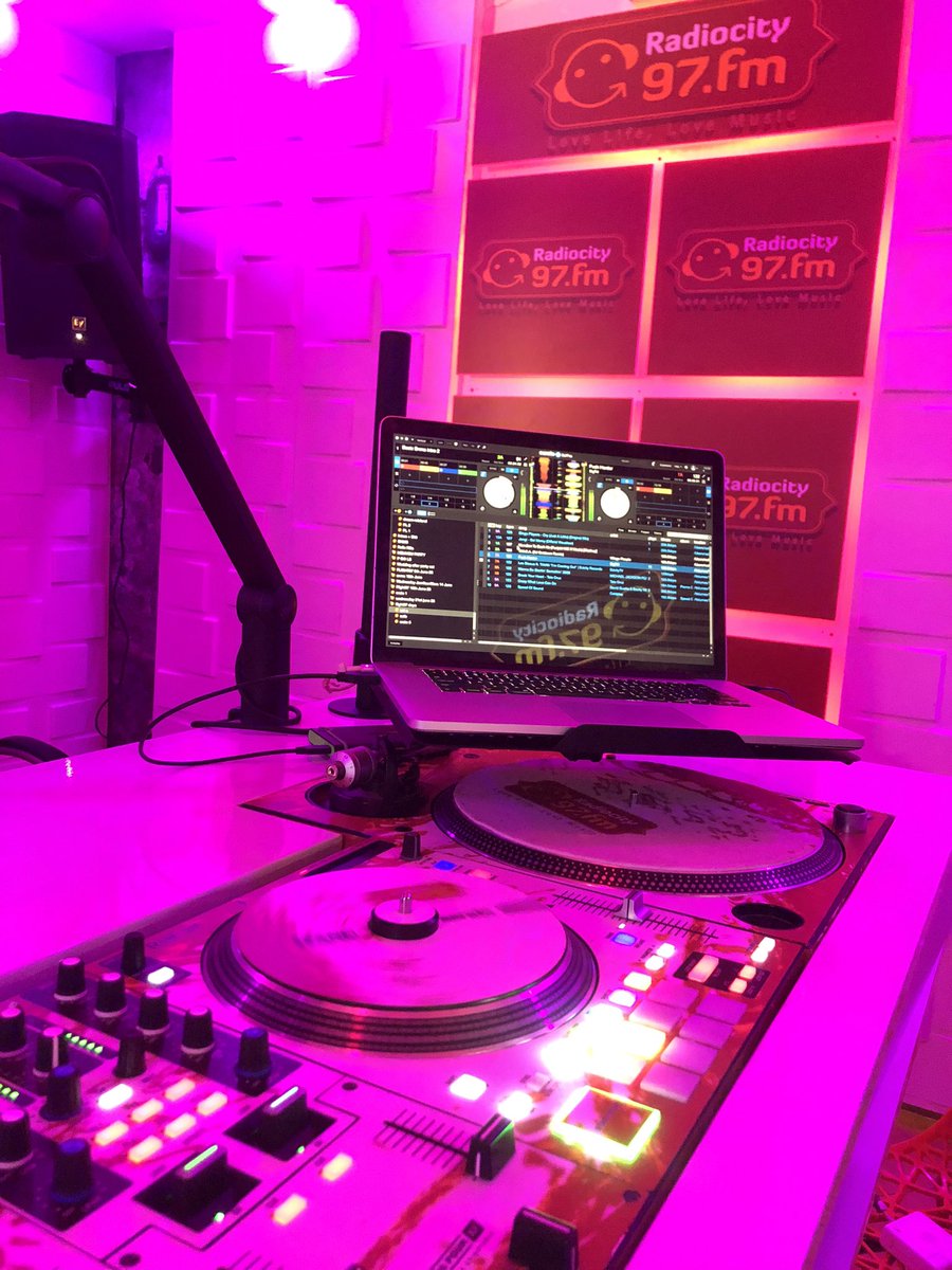 djslaughterelly's tweet photo. #FLIGHT97 ✈️ is in session 📻 @97fmradiocity
Afternoon TurnUpTivity with your captain 👨‍✈️ 
Stream via https://t.co/g9y3HYXTK2 https://t.co/uEqm4ayirg