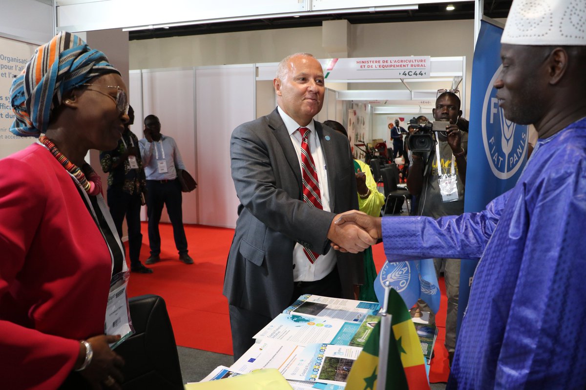 FAOSenegal's tweet photo. Merci à M. @Aly_Ngouille, Ministre de l’agriculture, de l’équipement rural et de la souveraineté alimentaire, venu visiter le stand de @FAOSenegal au salon #SENAGRO
@MehdiFAO @Diawcoumbaly @lalakader https://t.co/KyvVuk3PWR