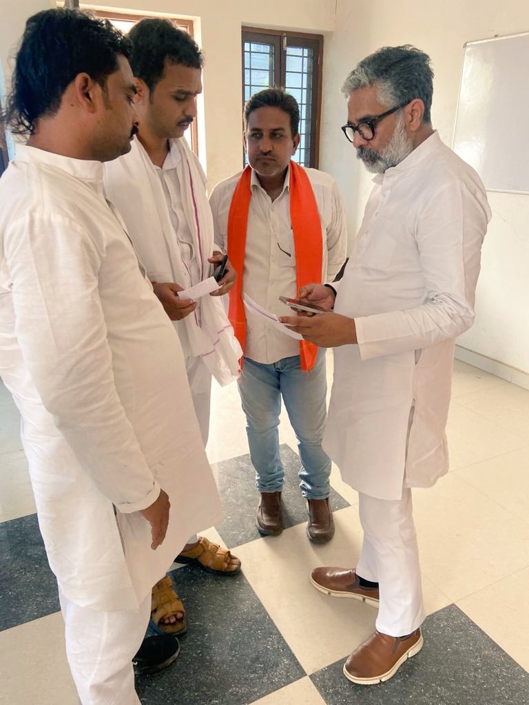 Ashwanirai093's tweet image. आज माननीय सांसद नीरज शेखर जी का स्नेह और आशीर्वाद प्राप्त हुआ! @MPNeerajShekhar