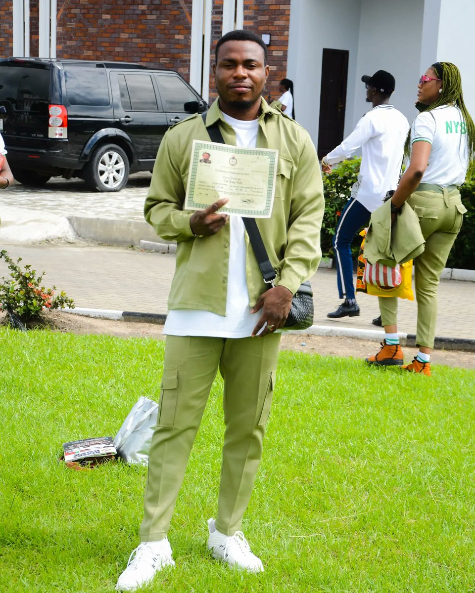 daezplanet_'s tweet photo. I want to say a very big thank you to my dad, mum, siblings, friends, loved ones, bosses and everyone who has been supportive through out this journey. This is for you all, thank you so much ❤️🙏🏼
#NYSC #BatchBStream2 #2022/2023 #DoneDeal #corp #corpa #Final #grateful. https://t.co/YGX5KBh5Tg