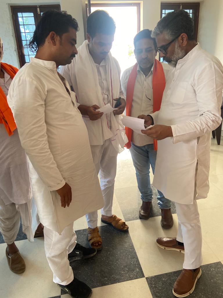 Ashwanirai093's tweet image. आज माननीय सांसद नीरज शेखर जी का स्नेह और आशीर्वाद प्राप्त हुआ! @MPNeerajShekhar