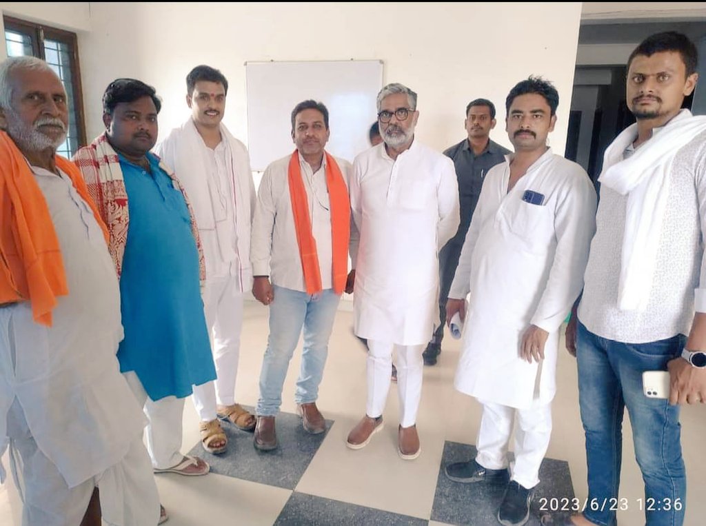 Ashwanirai093's tweet image. आज माननीय सांसद नीरज शेखर जी का स्नेह और आशीर्वाद प्राप्त हुआ! @MPNeerajShekhar