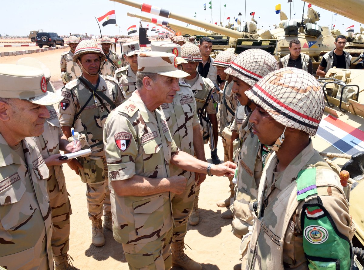 EgyArmySpox's tweet photo. #المتحدث_العسكرى : الفريق أول / محمـد زكى القائد العام للقوات المسلحة وزير الدفاع والإنتاج الحربى يشهد إجراءات تفتيش الحرب لإحدى تشكيلات الجيش الثانى الميدانى ... https://t.co/jClHqkg2cI