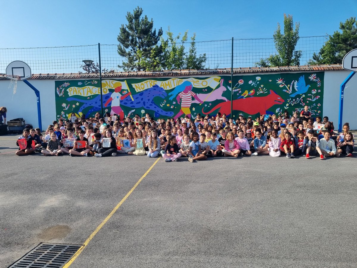 Bravo aux élèves et aux enseignants de l'école Dauphinot <a href="/AcReims/">Académie de Reims</a> pour cette belle réalisation!
Merci à Anaëlle Rambaud pour son intervention sur ce #projet et à <a href="/VilledeReims/">Ville de Reims</a> de nous offrir une école embellie
#art
#EAC
#Peace