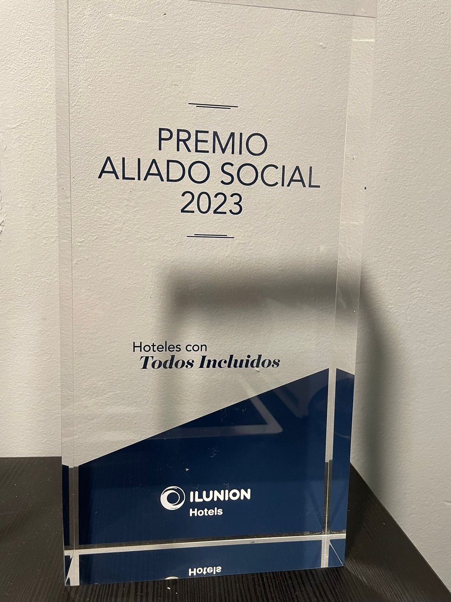 Anoche @Ilunionhotels nos entregó un premio al Mejor Aliado Social por nuestra labor. ♥

¡Gracias por vuestra colaboración y por este reconocimiento! Seguimos sumando 💪🏻