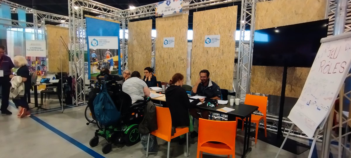#TZCLD participe depuis hier au tiers-lieu éphémère, organisé en marge du congrès d'<a href="/apfhandicap/">APF France handicap</a> à Reims.🤩 
Beaucoup de visiteurs découvrent l'expérimentation, notamment grâce à un jeu de l'oie "TZCLD", qui leur propose de tenter de répondre aux questions sur le projet 🎲