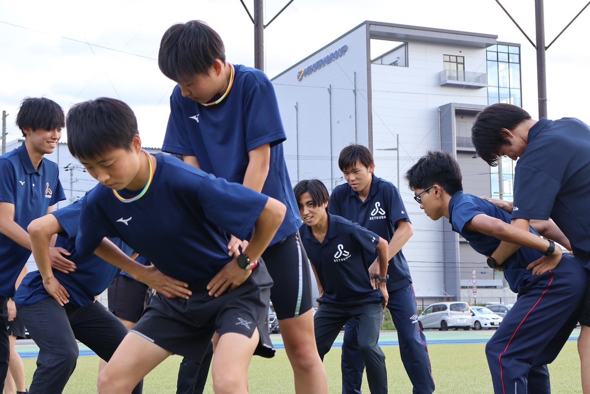 setsudai_w_TF's tweet photo. 昨日、#FIRSTTRACK の五味さんと和田さんにご来校していただき、トレーニング座学と実技講習をしていただきました‼️
選手にとって、とても貴重な時間になりました。ありがとうございます!🙇🏻♀️
学んだことを競技に活かしていきます!!
#摂南大学 #摂南大学女子陸上競技部 #五味宏生 さん #和田俊明 さん https://t.co/85OueKYARB