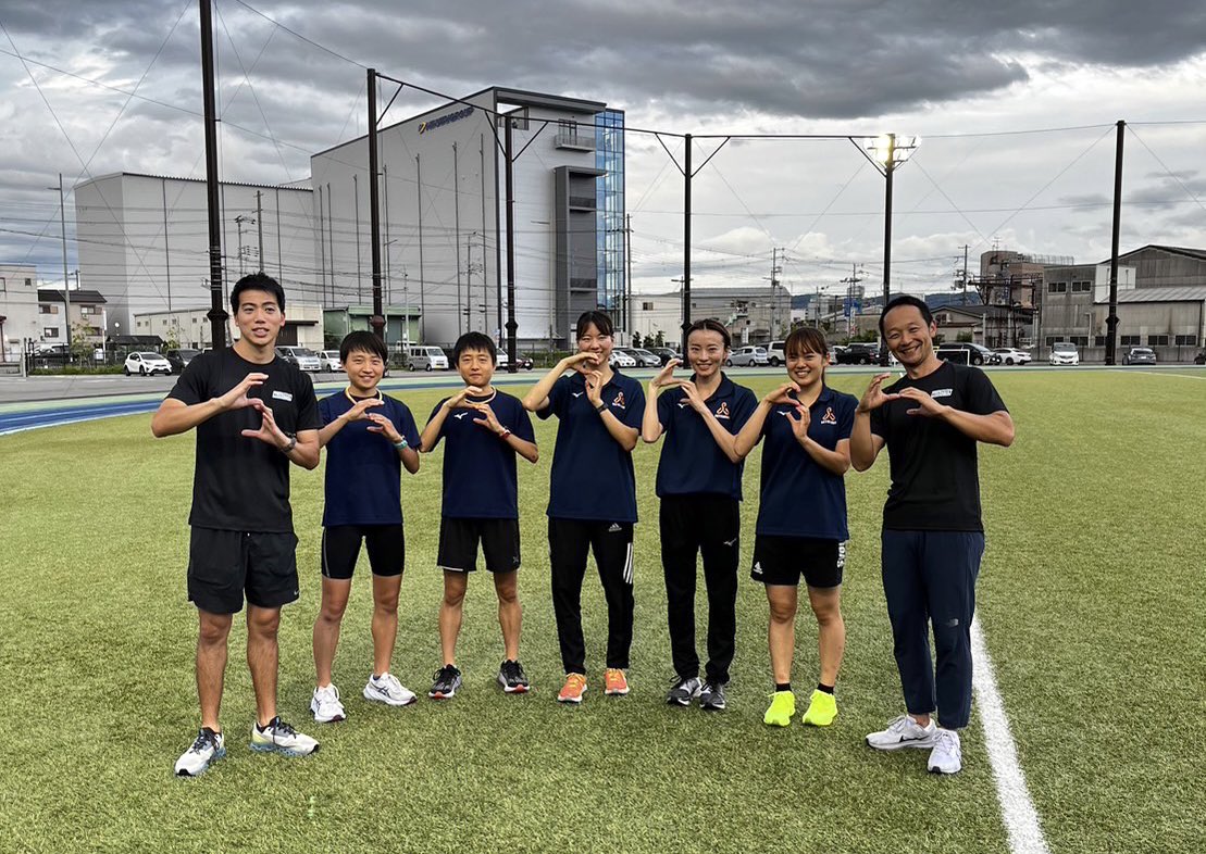 setsudai_w_TF's tweet photo. 昨日、#FIRSTTRACK の五味さんと和田さんにご来校していただき、トレーニング座学と実技講習をしていただきました‼️
選手にとって、とても貴重な時間になりました。ありがとうございます!🙇🏻♀️
学んだことを競技に活かしていきます!!
#摂南大学 #摂南大学女子陸上競技部 #五味宏生 さん #和田俊明 さん https://t.co/85OueKYARB