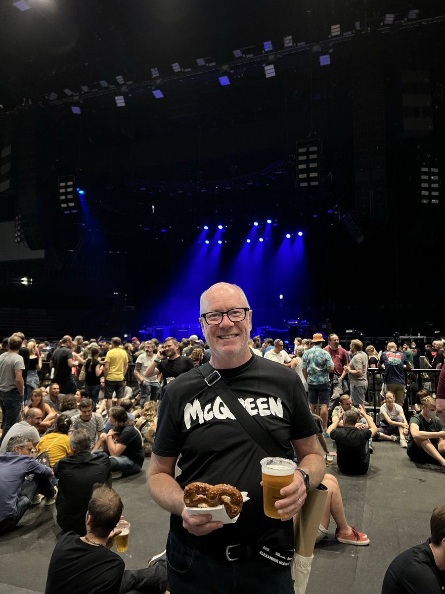 Pearl_Jam_Fam's tweet photo. Flashback to @pearljam in Zurich, Switzerland, June 23, 2022. The time @eddievedder stopped “Animal” midway through b/c a gal slapped a guy on the head for blocking her view while recording the show. #pearljam #pearljamfamily #PJTour #PJEuro22 https://t.co/PyOO4xQWGl