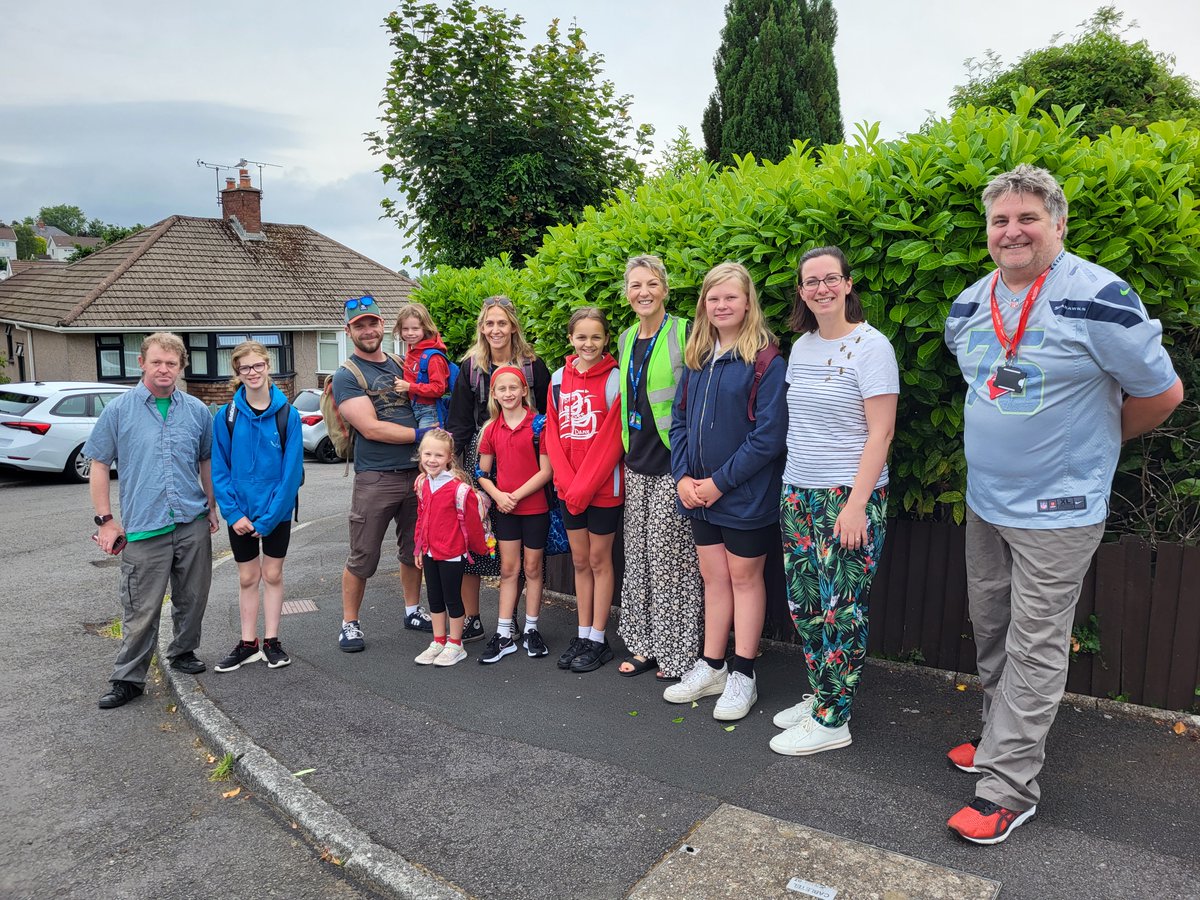 MayalsSchool's tweet photo. So thrilled with the turn out at today's @livingstreets Walking Bus. A huge thank you and well done to all the children (and parents) who joined us! We hope to do this again soon! #MayCommunity #MayHealthWB https://t.co/RITZfY0jiA