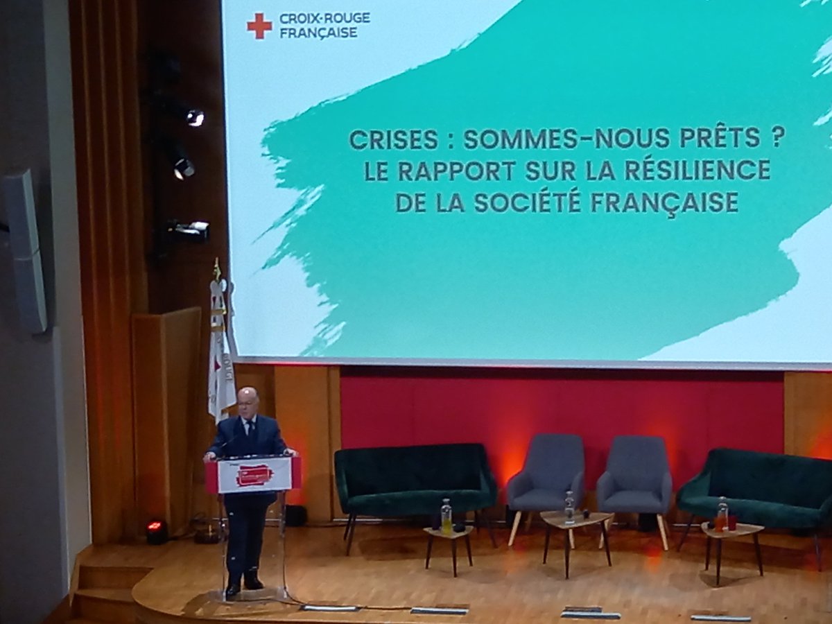 Grand témoin pendant notre assemblée générale @BCazeneuve affirme : 'Quelle que soit la force d'un Etat et des moyens dont il dispose, l'Etat n'est rien s'il ne bénéficie pas du concours des associations.' #resilience