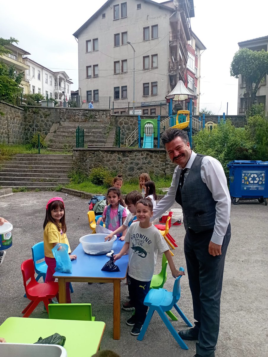 bart_bac's tweet photo. Çevre Haftası Etkinlikleri Kapsamında Okulumuzun Minişleriyle Tohum Topu Etkinliğimizi Uyguladık.Calismaya Destek Veren Değerli Velilerimize Ve Okulumuzun Personeline Teşekkür Ederiz.
@tcmeb @BartMem 
#çevrehaftası https://t.co/Q3o4ScajGq