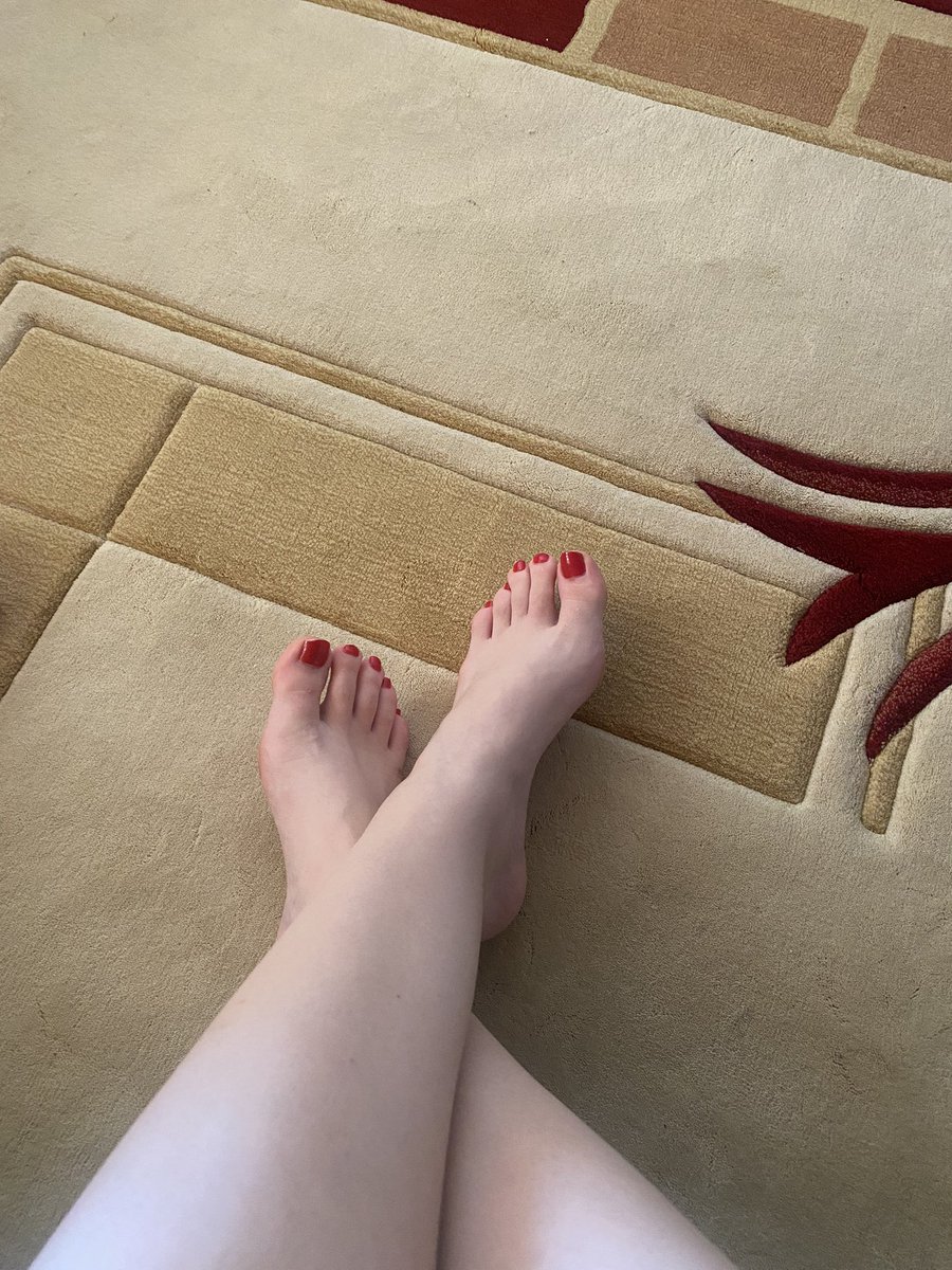 2sahibe2's tweet photo. Asagılık köpeklerim hemen havlayarak gelin sömürü vakti! #sahibe #finansalköle #finansalit #mistress #köle #papara #ayakfetisi https://t.co/DwZtGNgYbq