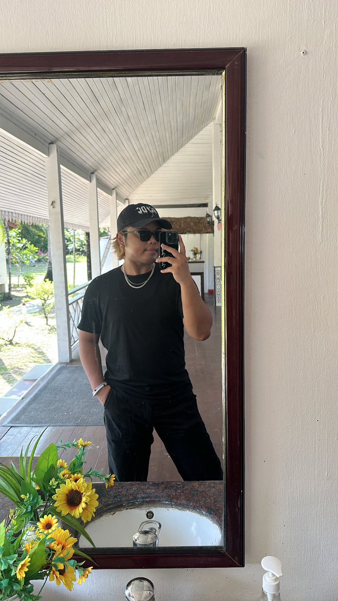 fichfahmi's tweet photo. skinny legend https://t.co/fJoyIfRmha