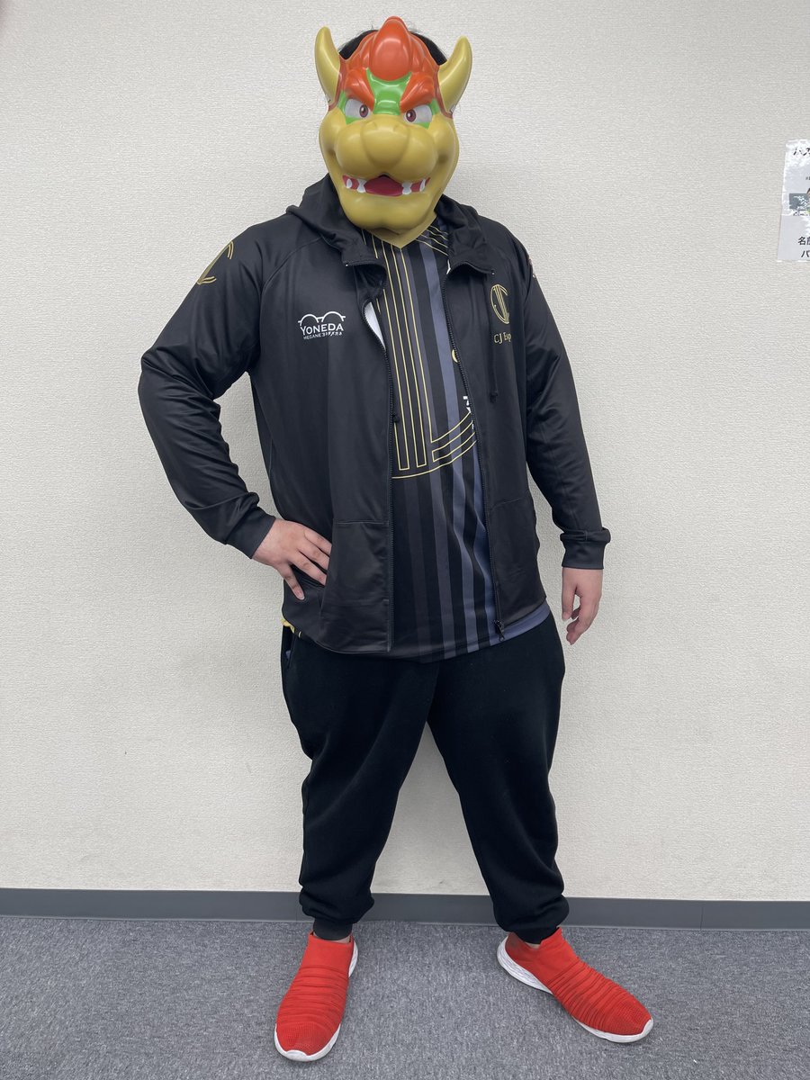 【ご報告】
本日6/23をもちまして、へろー選手 @krhmrr1216がチームを脱退することとなりました。

2021年1月の加入以来、約2年半に及ぶ貢献に心より感謝いたします。

直近のマエスマTOP#12 (7位)、篝火#10 (5位)でのプレイも圧巻で、世界中を沸かせてくれました。

本当にありがとうございました🐢🔥