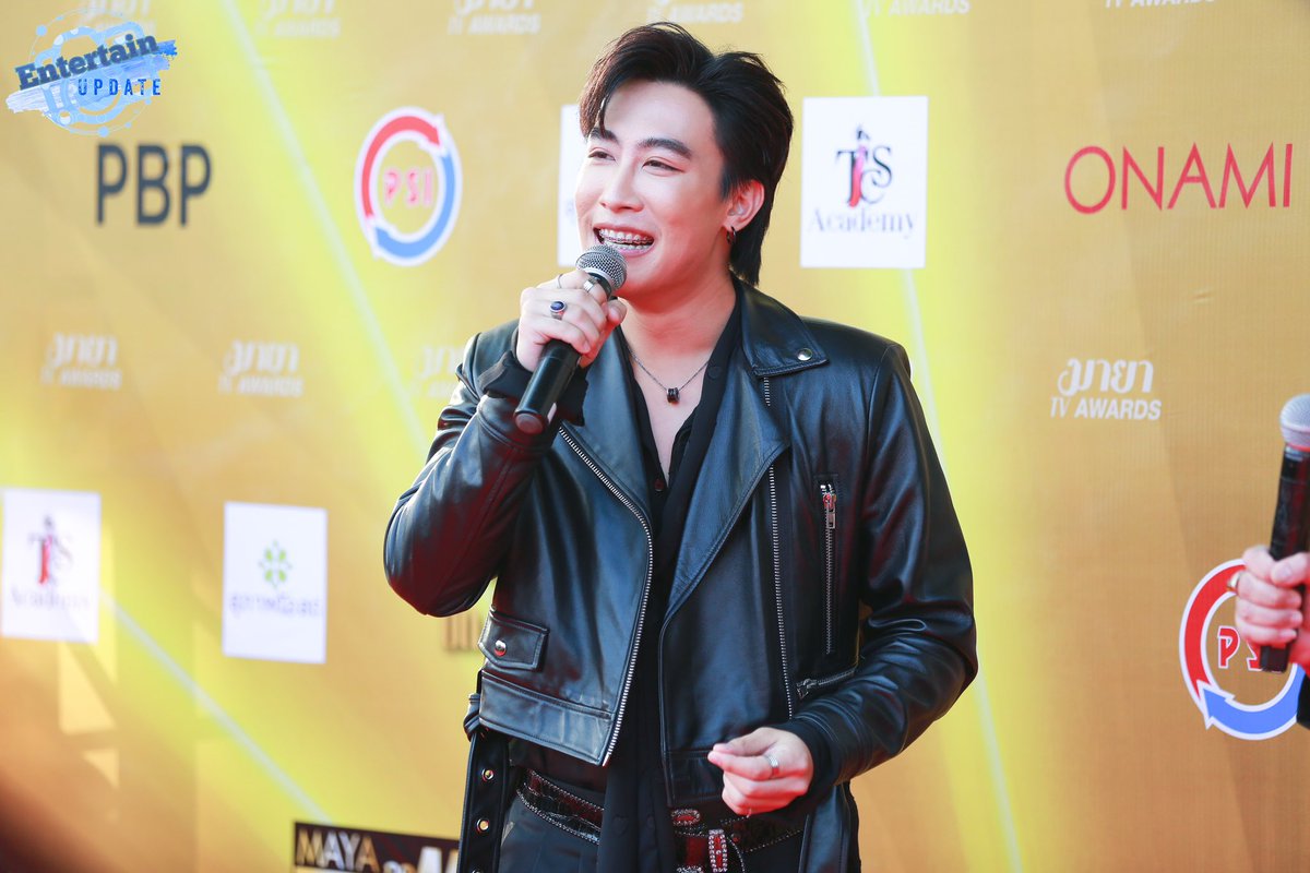 Entup2date's tweet photo. "นุ๊ก ธนดล" ร่วมเดินพรมแดงในงาน "MAYA TV AWARDS 2023"

#นุ๊กธนดล
#MAYATVAWARDS2023 
#MAYATV2023_NOOKTHANADON https://t.co/hEbvo3NsQk