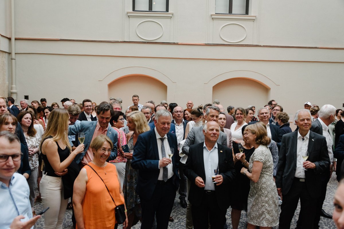 La #FêteNationaleQc à Munich! Une réception réussite avec de nombreux amis et partenaires du #Québec ⚜️. Un grand merci à notre invitée d'honneur, la ministre d’État du Numérique de Bavière madame @gerlach_judith. Vers la poursuite d’une #coopération réussie entre nos régions!