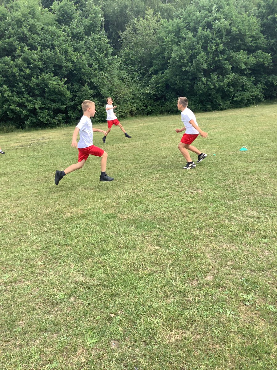 StPhilipsY5B's tweet photo. As part of health week, we had an extra PE session where we played a game of Danish longball 🏐 We loved working in teams to get the other team out! #teamstphilips @StPhilipCEAP https://t.co/x7N26avLdY