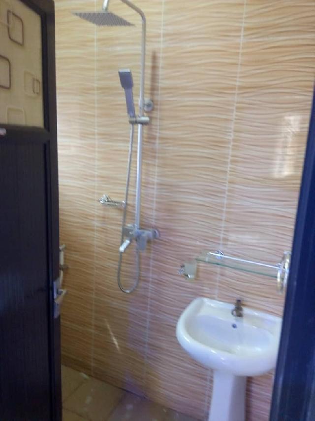 ** NEWLY BUILT 2 BEDROOM FLAT ** Type: Flat/Apartment For Rent Address: 📌 2 Egbeda, Alimosho, Lagos Price: ₦700,000 per annum Features: 🛏️ 2 🛁 2 🚽 2 Furnished: ❌ Serviced: ❌ Agent: @MattersEstate Link: lgtnigeria.com/RTBViewPropert… .