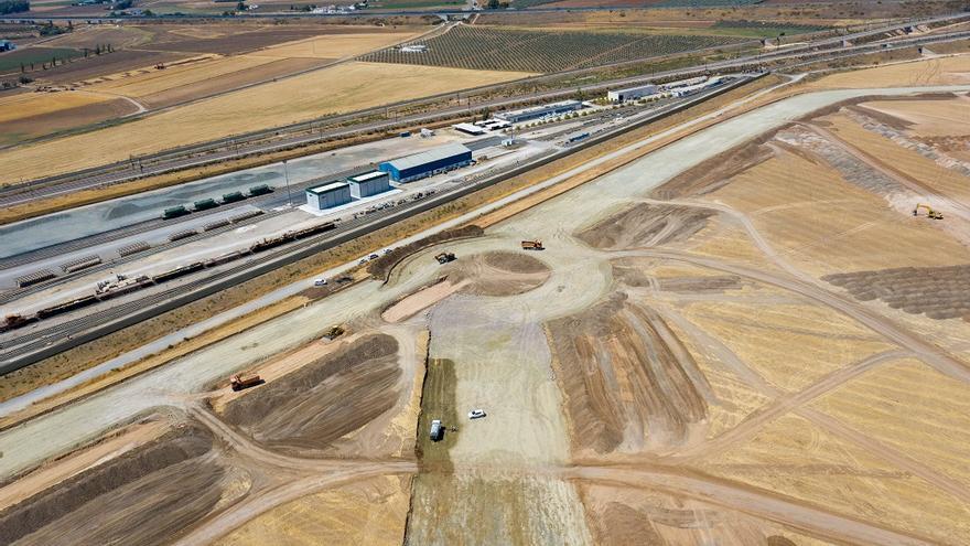 España: Obras de la primera fase del Puerto Seco de Antequera alcanzan el 75% de avance - portalportuario.cl/espana-obras-d… #España #PuertoSeco #Antequera #Logística