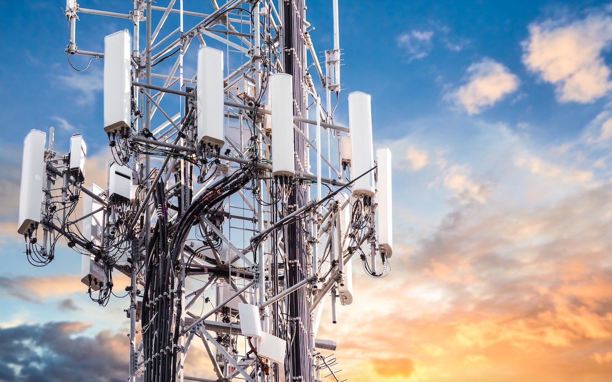GSMAi's tweet photo. Read our latest #GSMAIntelligence report by @pablo_gsma - "5G adoption and #mobile ARPUs: is there a connection?"
Our analysis revealed that #5G is one of the main factors behind the ARPU growth seen in leading 5G markets.
Download here 👉 https://t.co/yCl1uWr8XX https://t.co/N8TJ52fgWk
