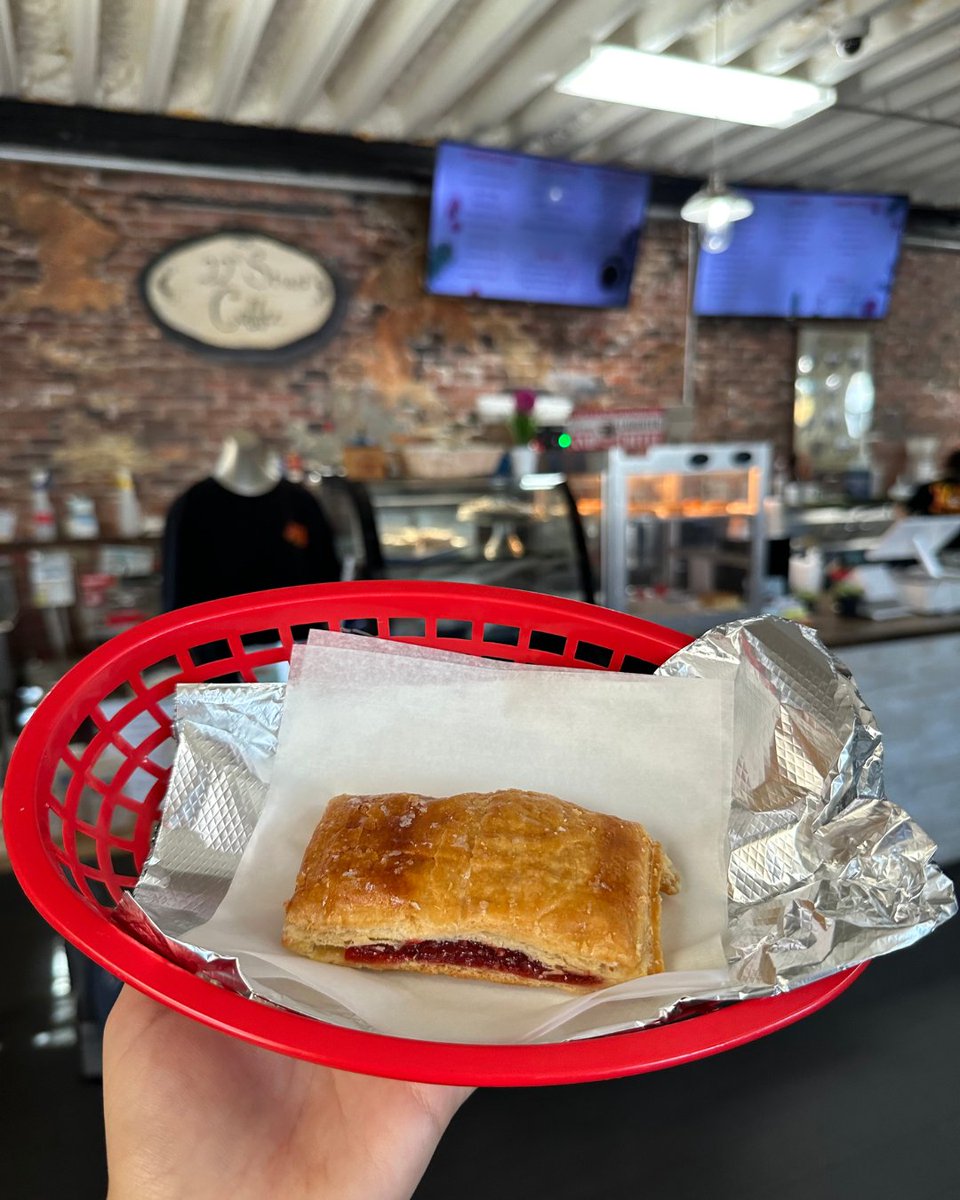 Swing by and grab a Guava Pastelito, the dreamiest way to start your day ☁️

#22ndstreetcoffee #yborcity #guava #pastelito #tampafoodie