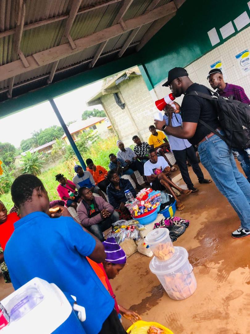 YIAGA's tweet photo. #ThePowerOf18 Champion @DuraOfficial01 and Dura Leadership Foundation on a Township Outreach project tagged, βLEH WI GRAP EN GO VOTEβ in the township of Makeni to ignite the voting confidence of young citizens to come out and vote tomorrow.
@CGGSierraLeone @luminategroup https://t.co/olc8vWmNXU