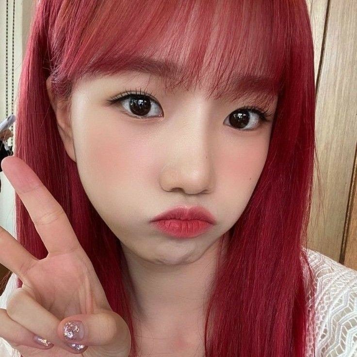 kira on Twitter: "Shes also an icon of redheads in kpop"