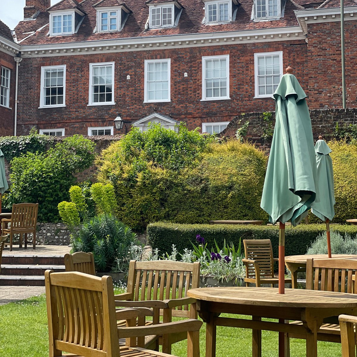 Summer is upon us!

#winchesterroyal #castlebridgehospitality #winchester #summer
