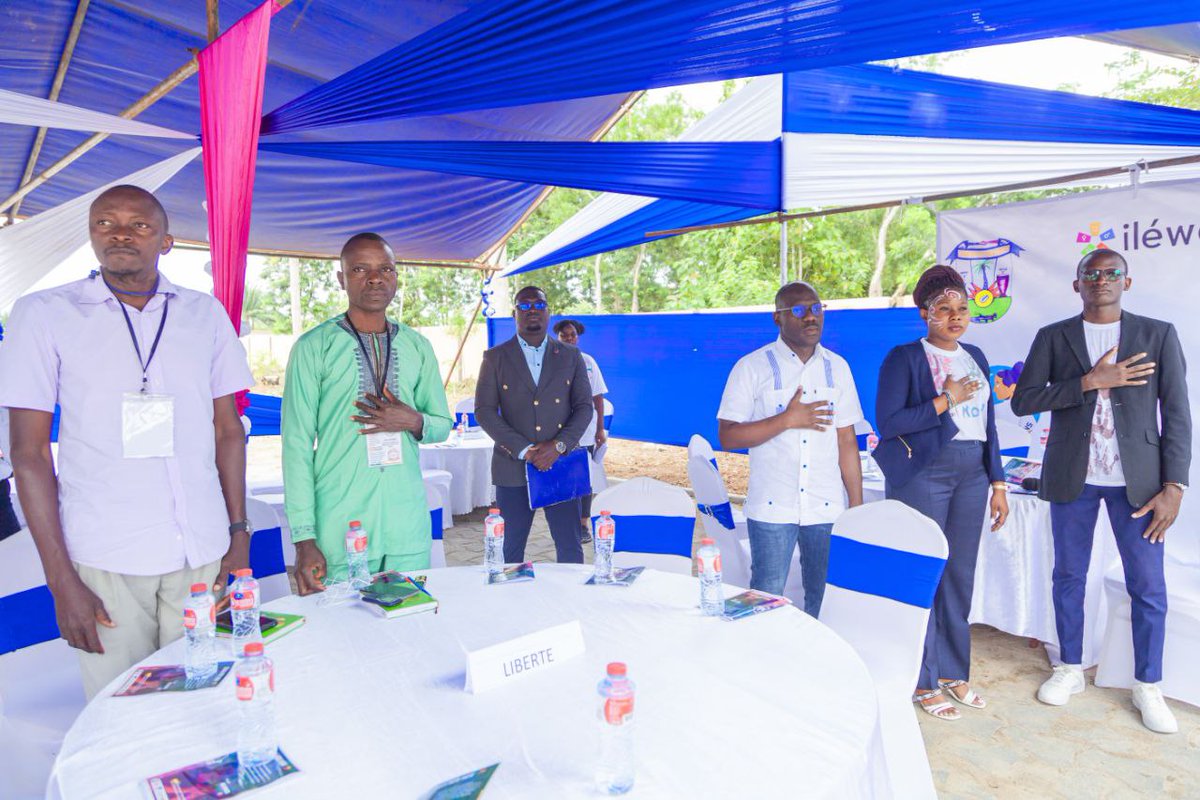 Exécution de l'hymne nationale en langue fongbé. Belle manière de démarrer le déjeuner. Comme tout bon citoyen, les Billi savent honorer l'emblème de leur pays 🇧🇯
<a href="/ilewabj/">iléwa</a> <a href="/ippf/">IPPF Global</a> 
#Billi229
#NosDroitsNotreVie