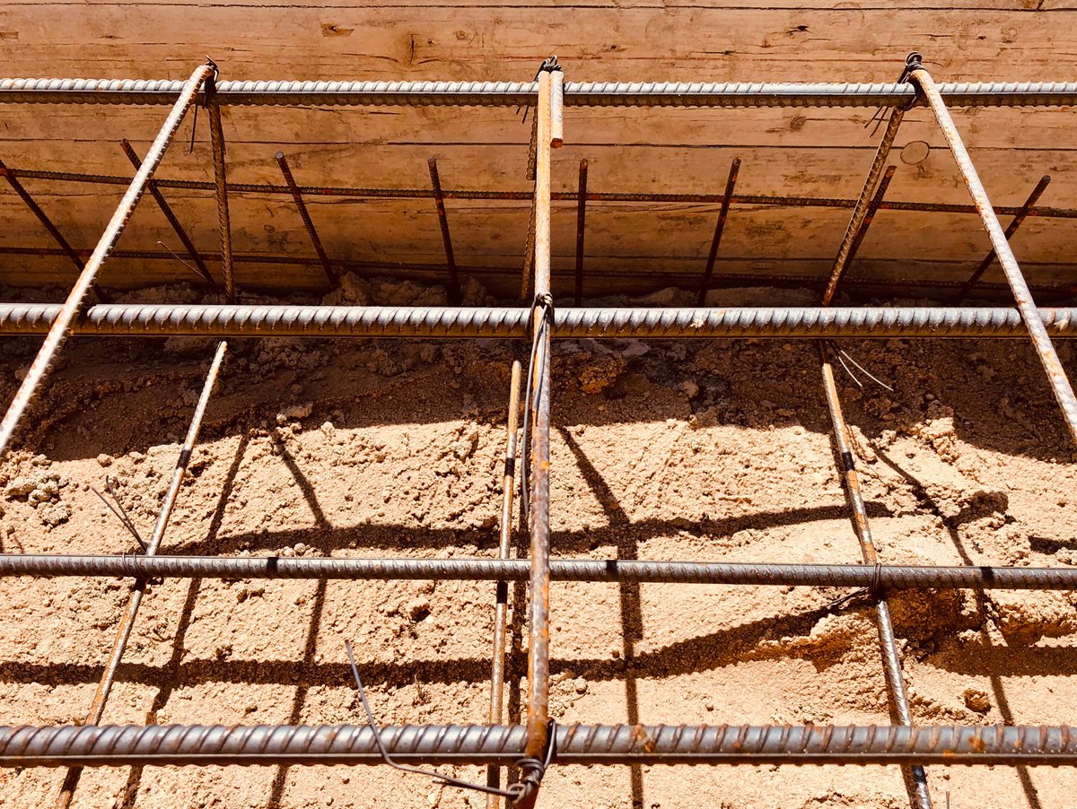 preparações para a betonagem da viga cinta 🏗️ 
.
.
.
.
.
#SãoPedrodeCastelões #valedecambra #portugal #arquitectura #arquitecturaportuguesa #património #ruaJoséAntónioMartins #sabuguinho #coelhosa #casadecampo #reabilitação #eva_atelier #CasaSabuguinho #ovalemágico