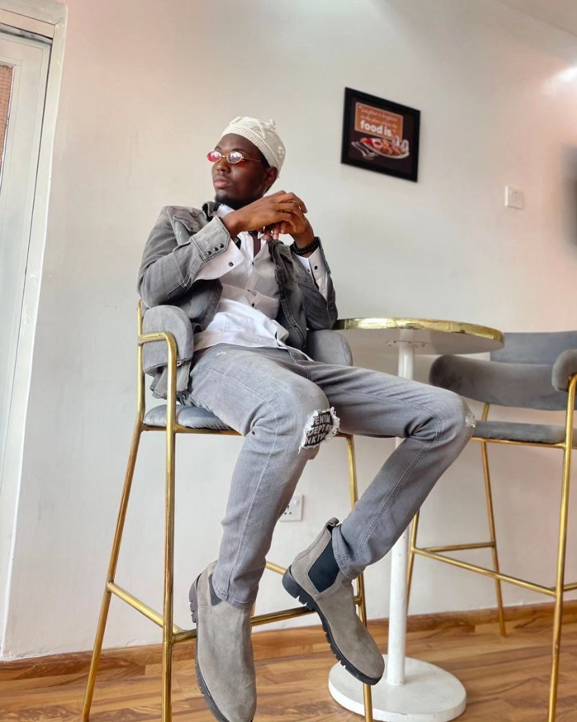 Hey you, I'm that innocent bad boy you'll start seeing often, so let's not delay this thing, please go check out my new song FUGAZI it's available on all streaming platforms ...I believe you'll love it 🤎😊

onerpm.link/591889555400