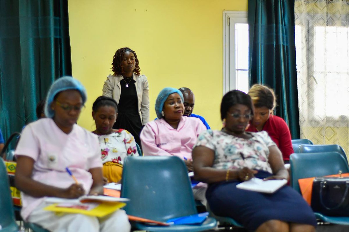 Le personnel du CHU de Amissa Bongo et les autres Formations sanitaires de #Franceville ont été sensibilisés et formés par la Coordination du Programme <a href="/GabonEgalite/">Gabon Égalité</a> du Ministère de la <a href="/SanteSocialeGA/">Ministère de la Santé et des Affaires Sociales</a> sur les différentes thématiques dudit programme.