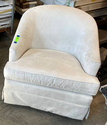 BBR Reuse Center has 2 Like New Mitchell Gold swivel arm chairs for sale, only $220 / $330 each!
#thisjustin #cozyhome #designerfurntiure #madeintheusa #mitchellgoldandbobwilliams #mitchellgold #armchair