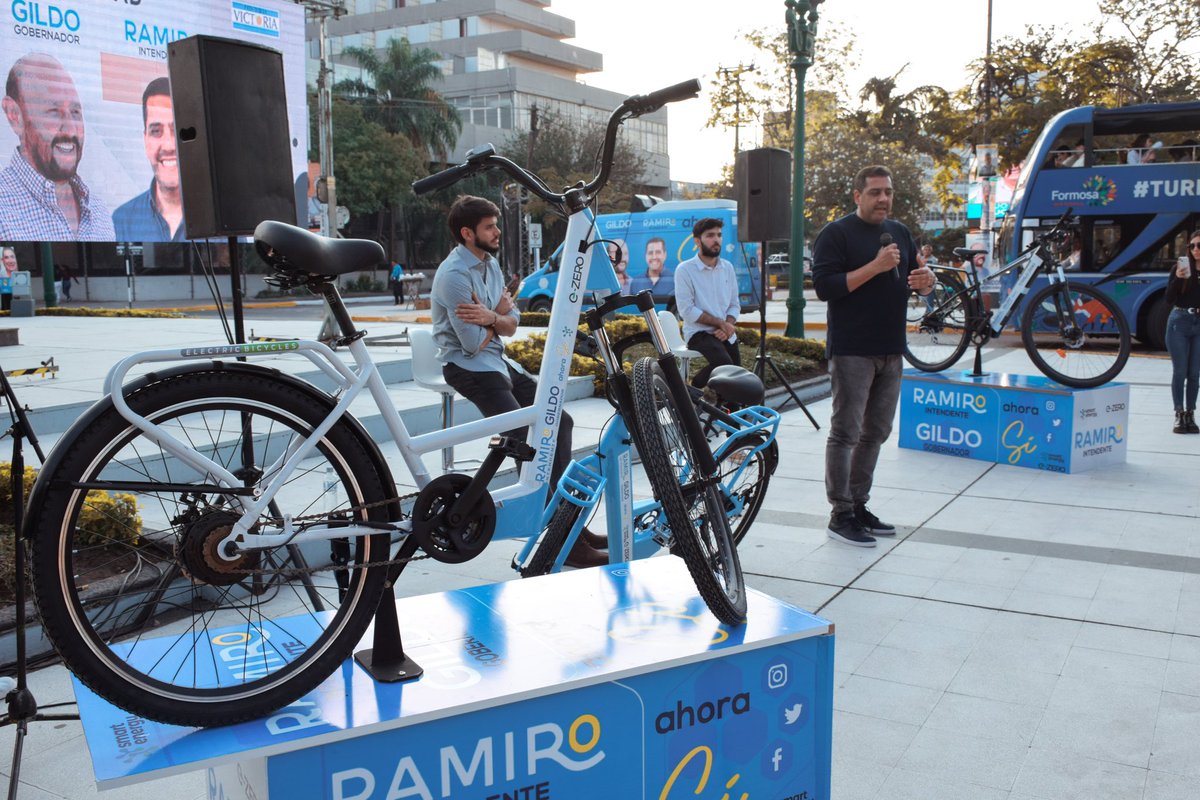 Ezerosde's tweet photo. Estuvimos presentando y dando charlas sobre nuestro producto en la ciudad de Formosa🇦🇷

Una hermosa experiencia junto a ciudadanos que pudieron probar las bicicletas🚴🏻

Gracias a Ramiro Fernandez Patri y al Director provincial de vialidad, Fernando Inchausti por recibirnos ❤️ https://t.co/JffFhQnDDG