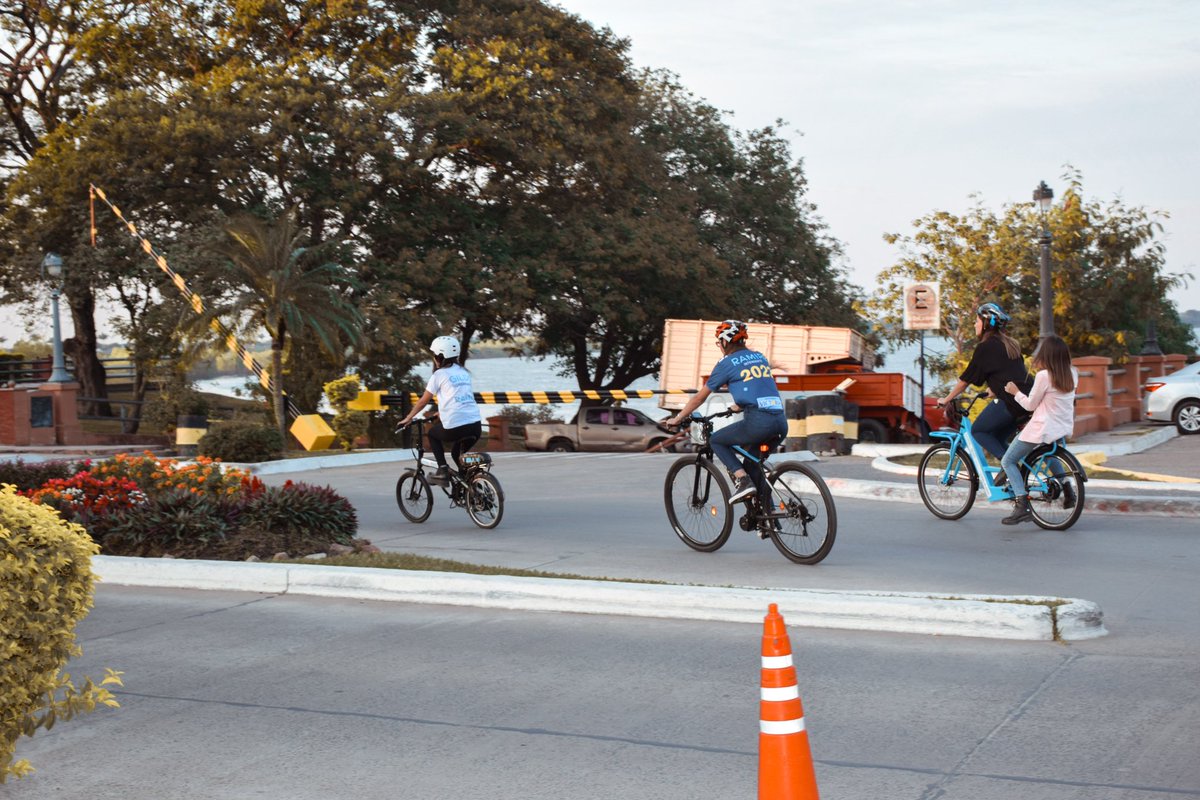 Ezerosde's tweet photo. Estuvimos presentando y dando charlas sobre nuestro producto en la ciudad de Formosa🇦🇷

Una hermosa experiencia junto a ciudadanos que pudieron probar las bicicletas🚴🏻

Gracias a Ramiro Fernandez Patri y al Director provincial de vialidad, Fernando Inchausti por recibirnos ❤️ https://t.co/JffFhQnDDG