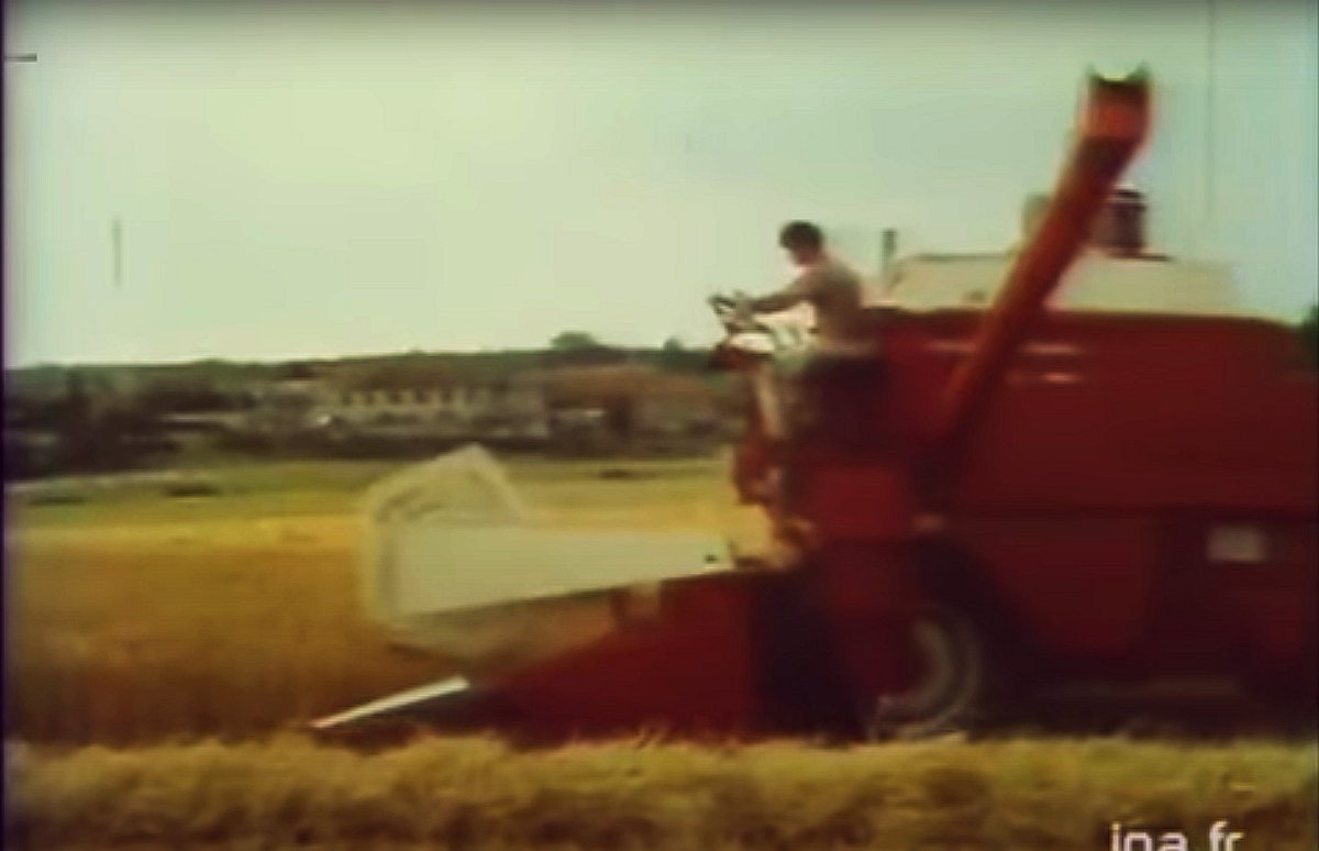 GrandParisMetropole (@gpmetropole) on Twitter photo 1979 : Moisson en Île-de-France
L'Île-de-France est une région agricole dont le cœur bat principalement en Seine-et-Marne où les moissons viennent de débuter en cet été 1979. gpmetropole-infos.fr/1979-moisson-e… via <a href="/gpmetropole/">GrandParisMetropole</a> 1979 : Moisson en Île-de-France
L'Île-de-France est une région agricole dont le cœur bat principalement en Seine-et-Marne où les moissons viennent de débuter en cet été 1979. gpmetropole-infos.fr/1979-moisson-e… via <a href="/gpmetropole/">GrandParisMetropole</a>
